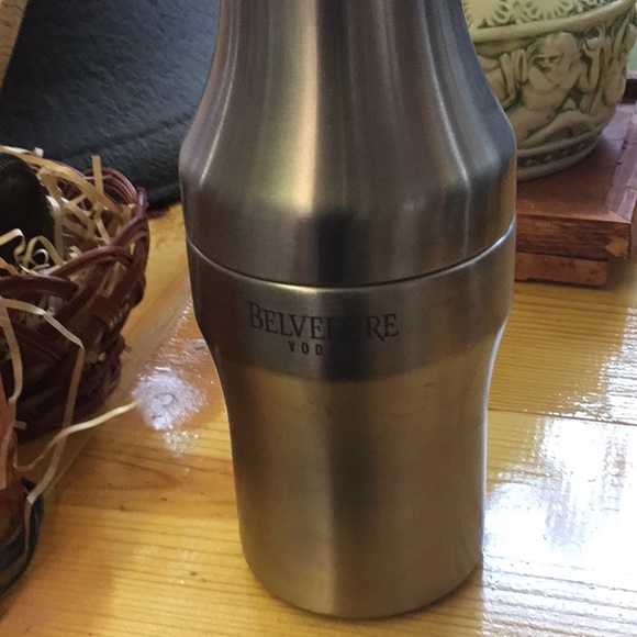 One Belvedere Vodka shaker - Picture 3 of 6